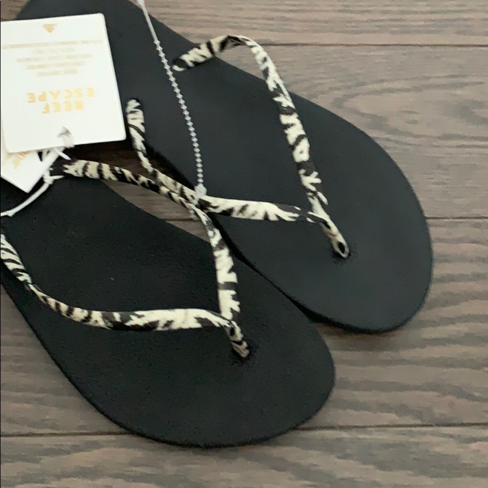 New Reef Ladies animal print sandals